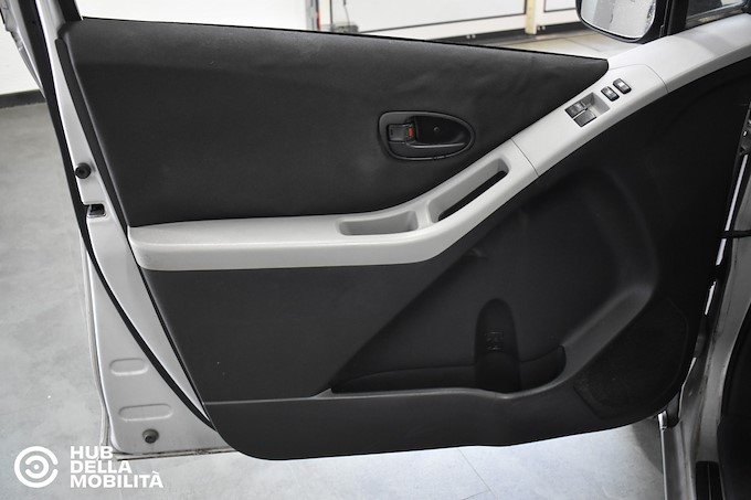 TOYOTA Yaris 1.0 5 porte